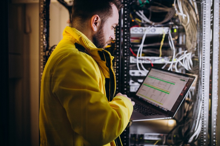 it-professional-managing-server