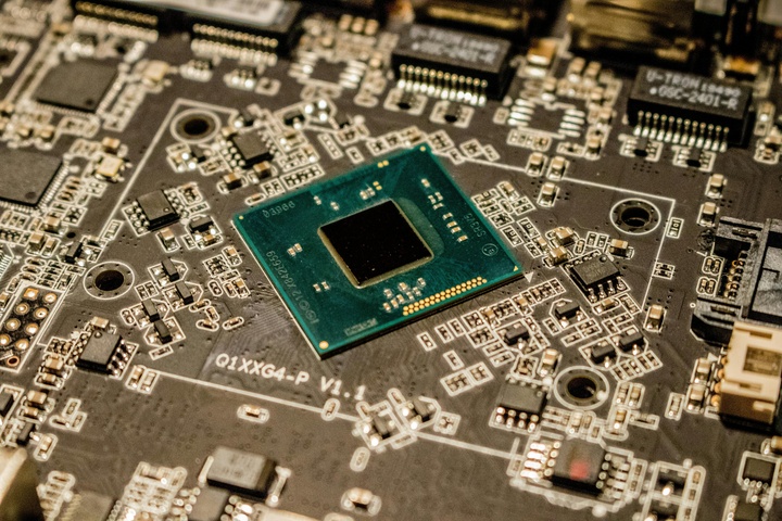 motherboard-microprocessor