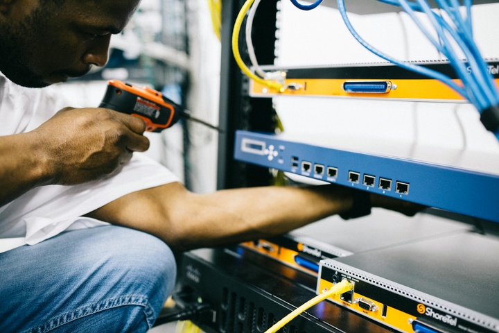 techspecialist-fixing-network-infrastructure