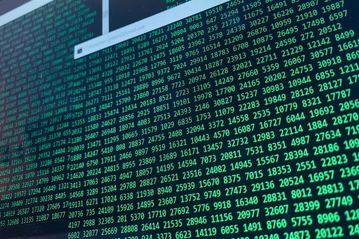 computer-screen-binary-code
