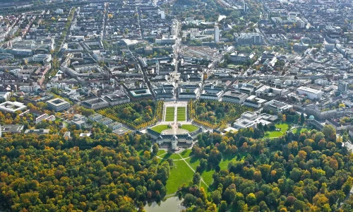 Fan-shaped city